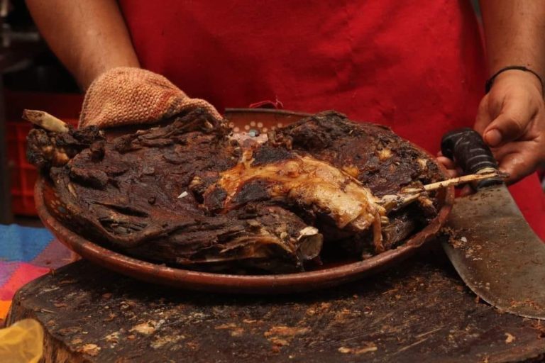 Festeja las fiestas patrias en la Feria Regional de la Birria