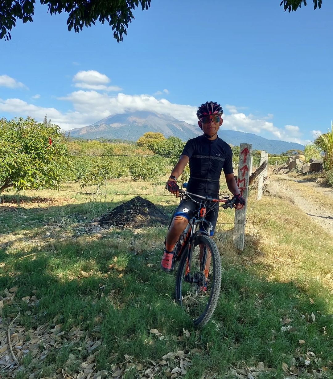 lugares en jalisco caballo bicicleta volcan