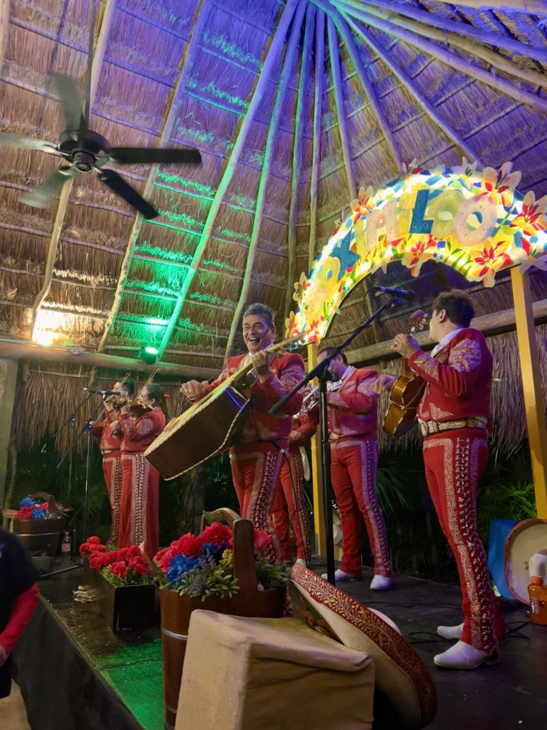 mariachi-xoximilco-cancún-fiestas-patrias