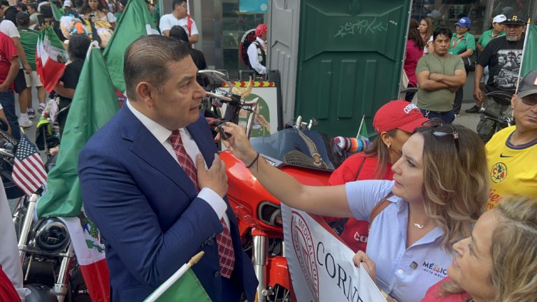 alejandro-armenta-grito-en-times-square