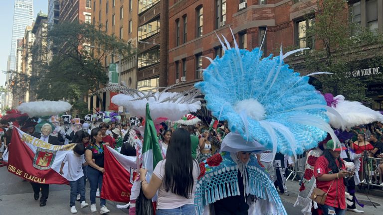 grito-en-times-square-danzas-tradiciones