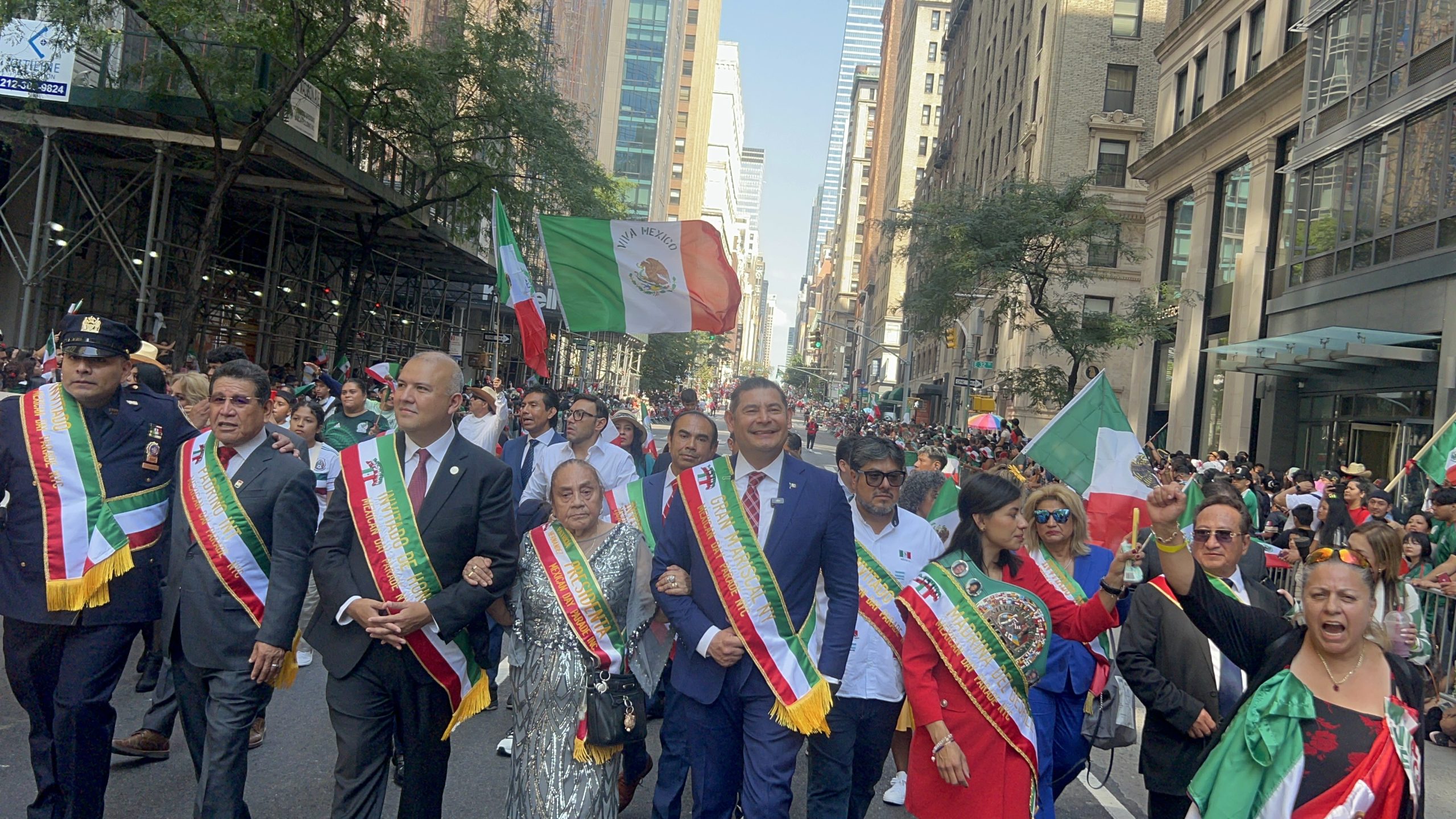 grito en times square gobernador electo