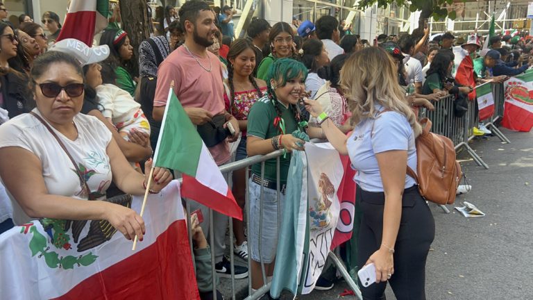 grito-en-times-square-mexicanos-migrantes