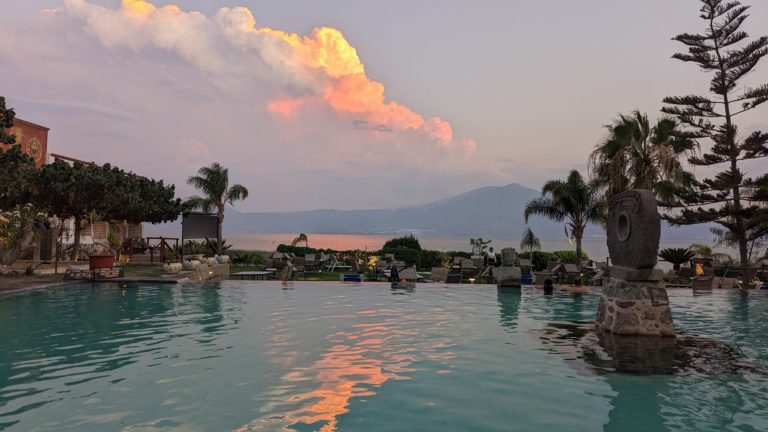 Relájate en las aguas termales de Chapala