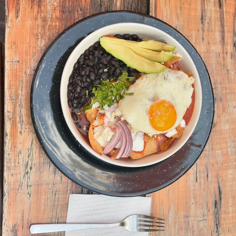 chilaquiles-en-cdmx-antonia-oficina-libro