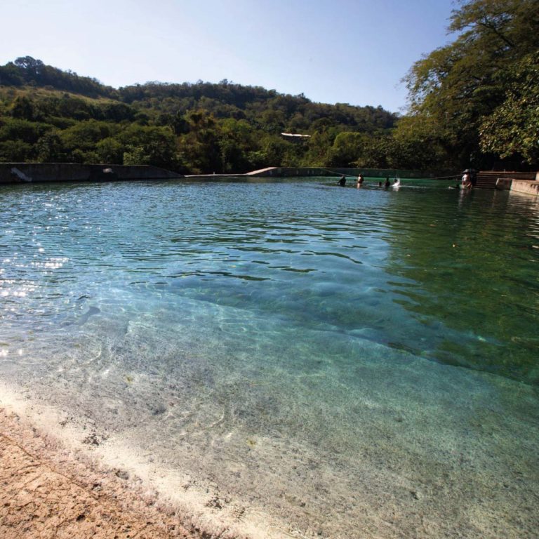 nacimiento-aguas-termales-el-carrizal