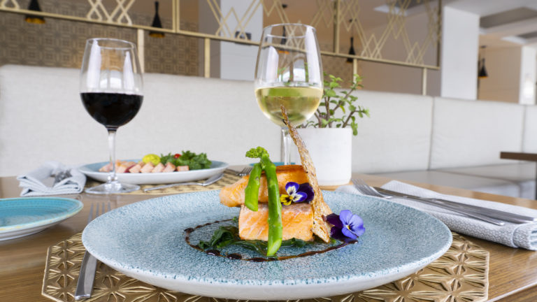 NH_Collection_Mexico_City_Centro_Histórico_Gastronomy_dish_salmon_and_wine