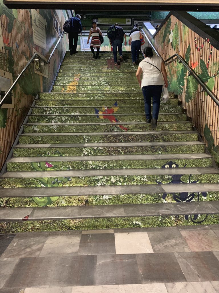 escaleras-estacion-metro-viveros-selva-lacandona