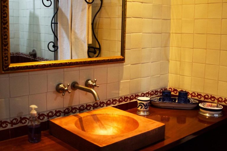 hotel-hacienda-gobernador-baño