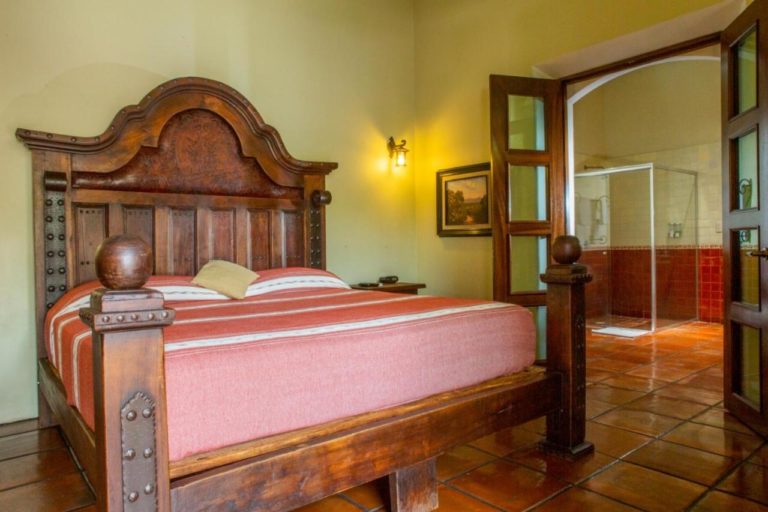 hotel-hacienda-gobernador-cama