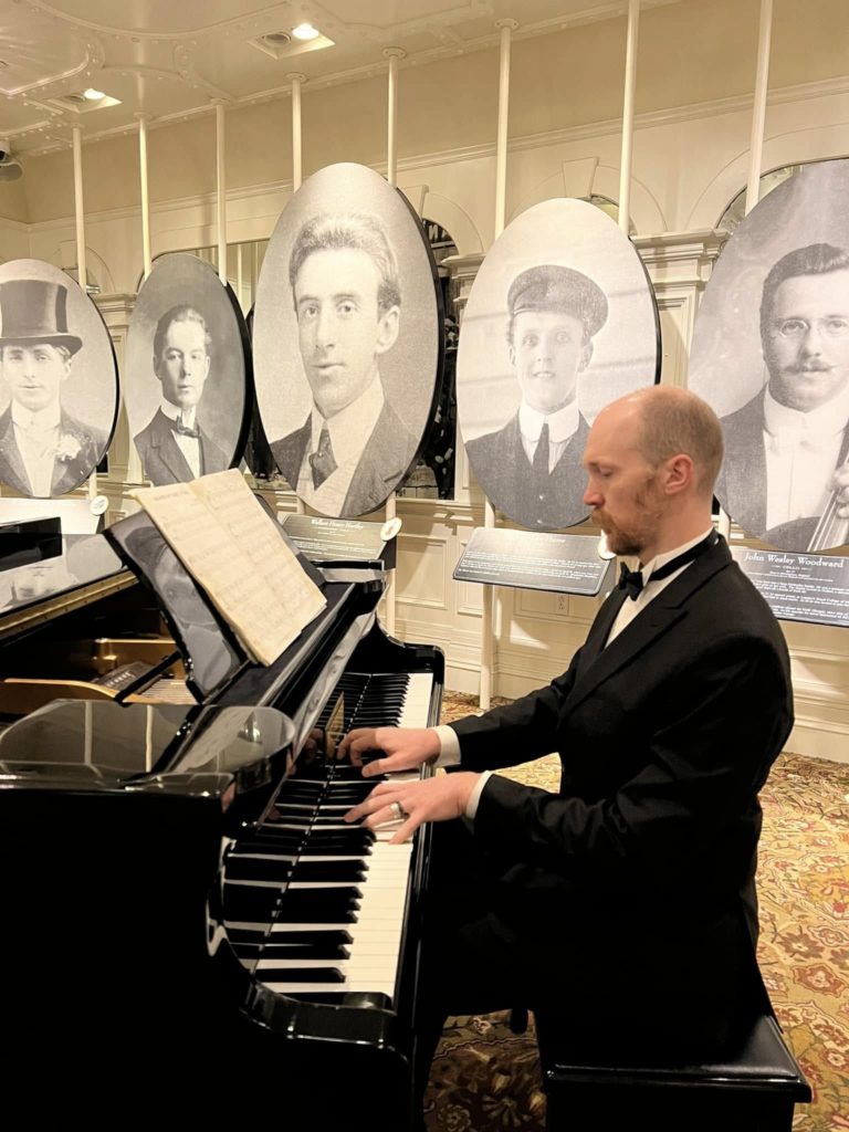 piano-cola-museo-del-titanic-pigeon