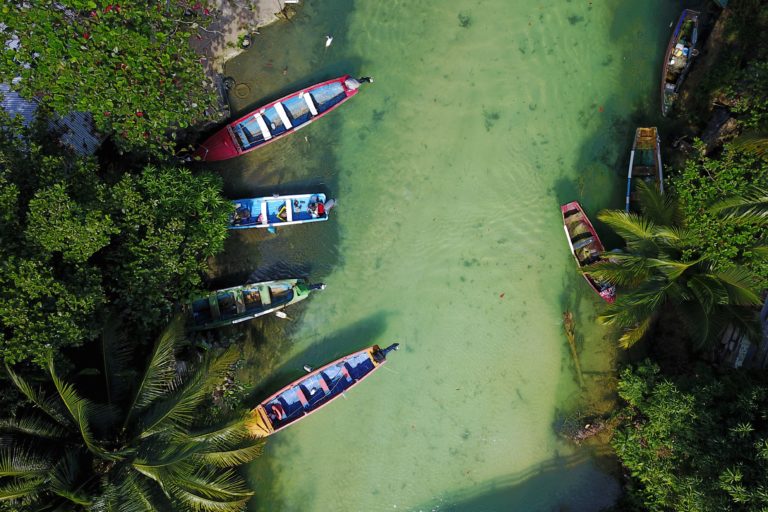 turismo-en-jamaica-paseo-lanchas