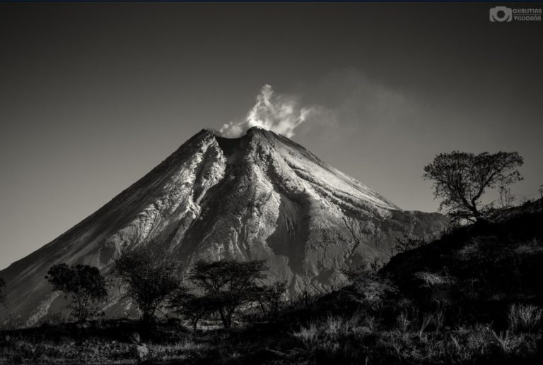 volcan-colima-bn