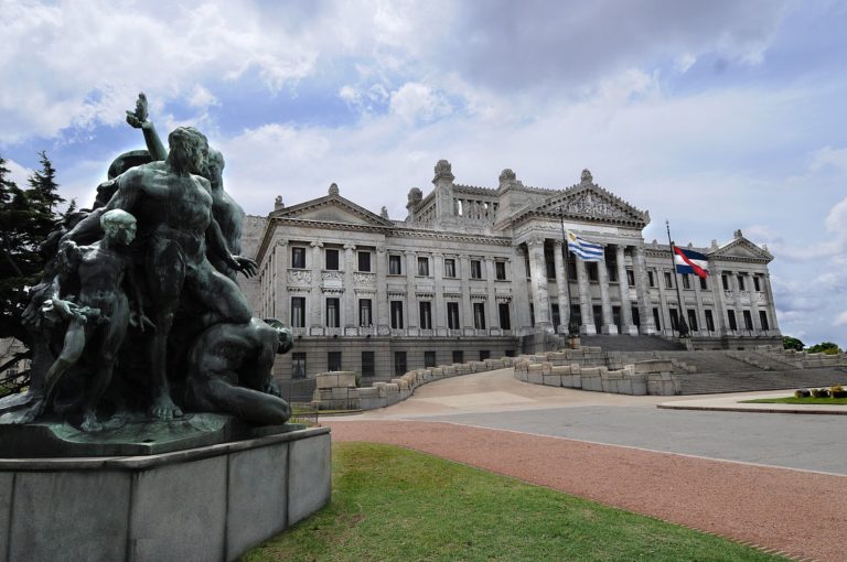 dónde-ir-en-montevideo-el-parlamento