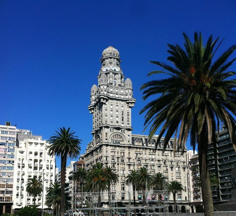 dónde-ir-en-montevideo-plaza-independencia