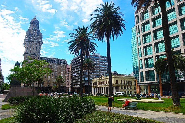 dónde-ir-en-montevideo-plaza-turismo