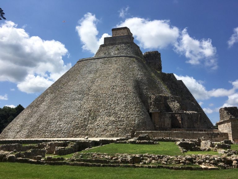 piramide-donde-ver-aluxes-mexico