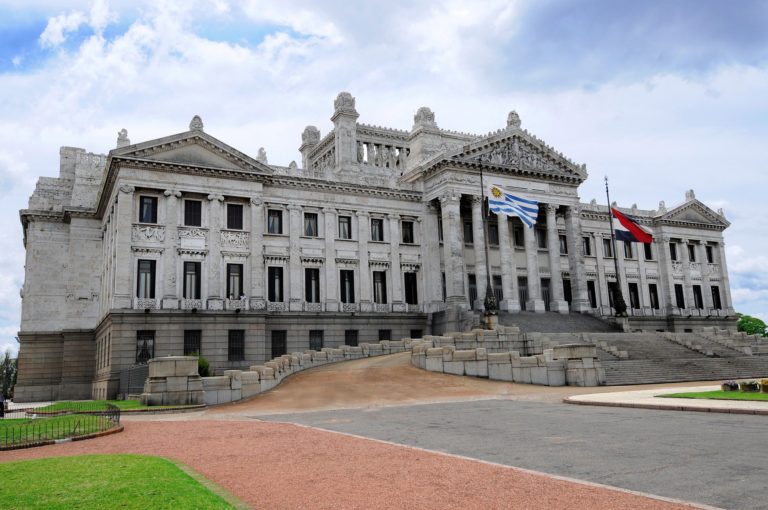 qué-visitar-en-montevideo-parlamento