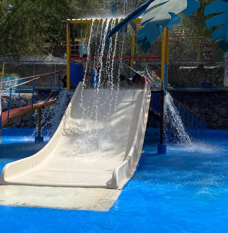 Albercas-y-toboganes-tio-albert-cabañas