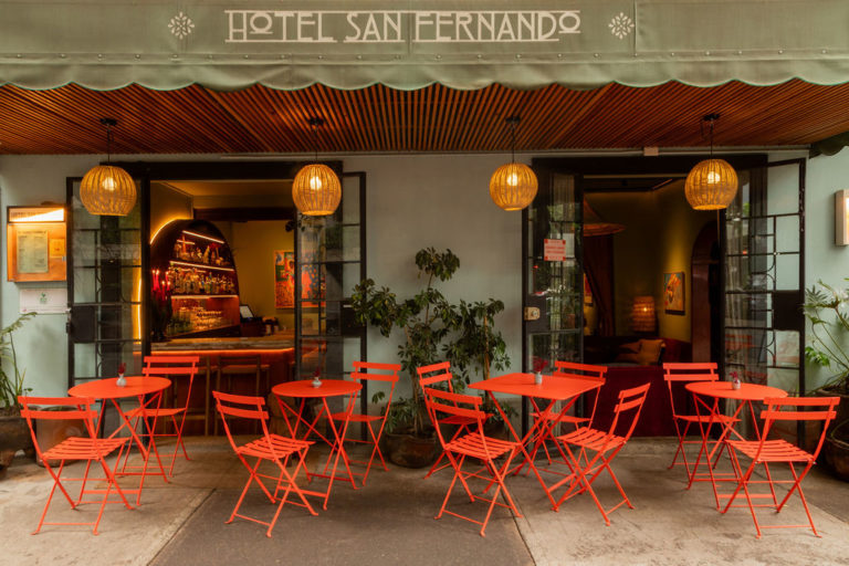 Leandro Bulzzano – Lounge-Exterior-Patio-Wide