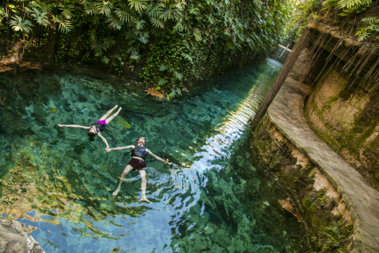 Descubre los cenotes de Yucatán: naturaleza y cultura viva