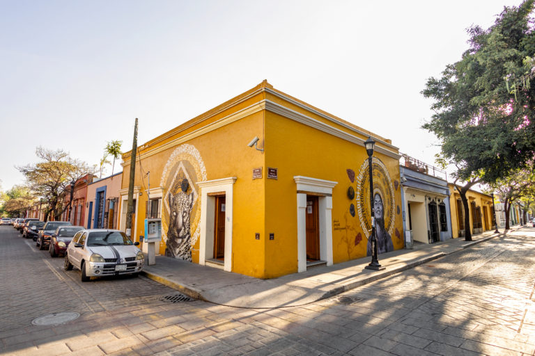 fachada-el-tendajón-coctelería-sabores