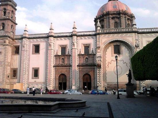 iglesia-rosa-en-queretaro-mex