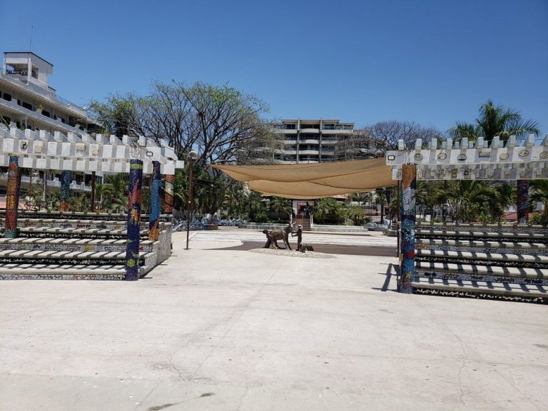 plaza-lazaro-cardenas-mexico-turismo