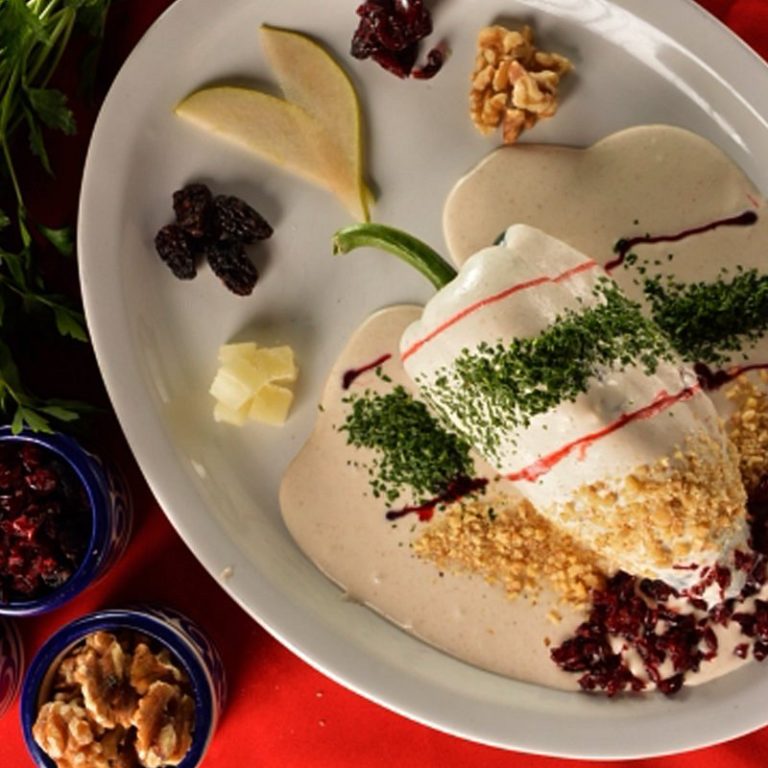 queretaro-chile-en-nogada-mexico