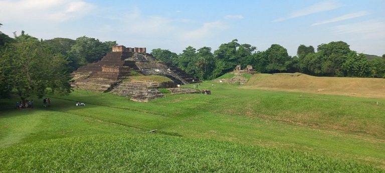 Comalcalco-mex-turismo-piramides