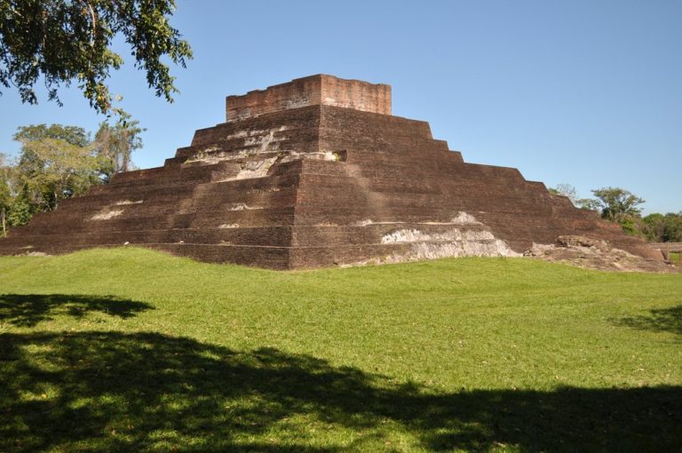 Comalcalco-mexico-turismo-piramides