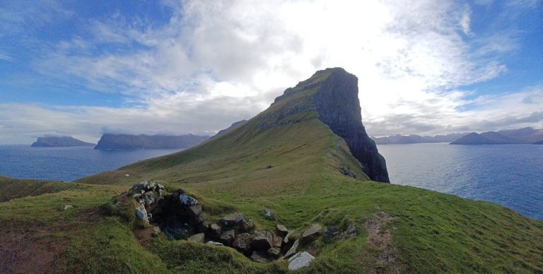 Faro-Kallur-turismo-vikingo