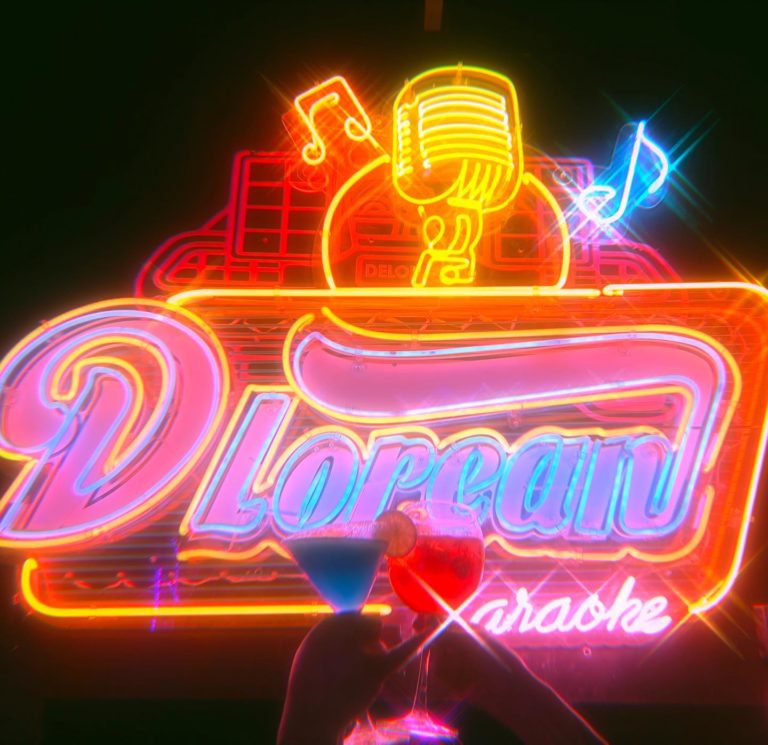 Karaoke-D’Lorean-mexico-turismo