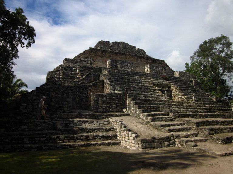 La-gran-plaza-chacchoben-mex