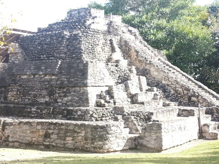 La-gran-plaza-chacchoben-mexico