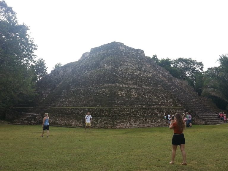 La-gran-plaza-chaccoben-mexico