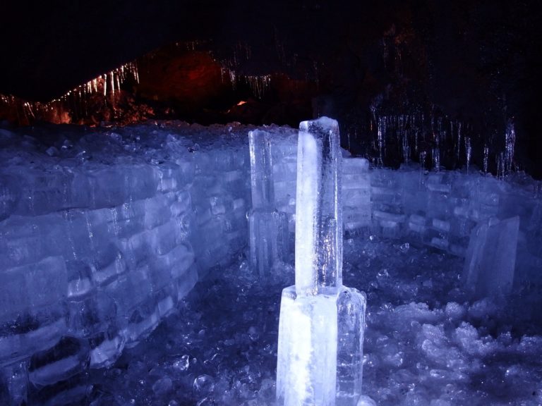 japon-turismo-de-aventuras-caverna