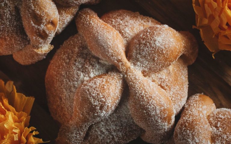¿Dónde venden pan de muerto relleno en Puebla?