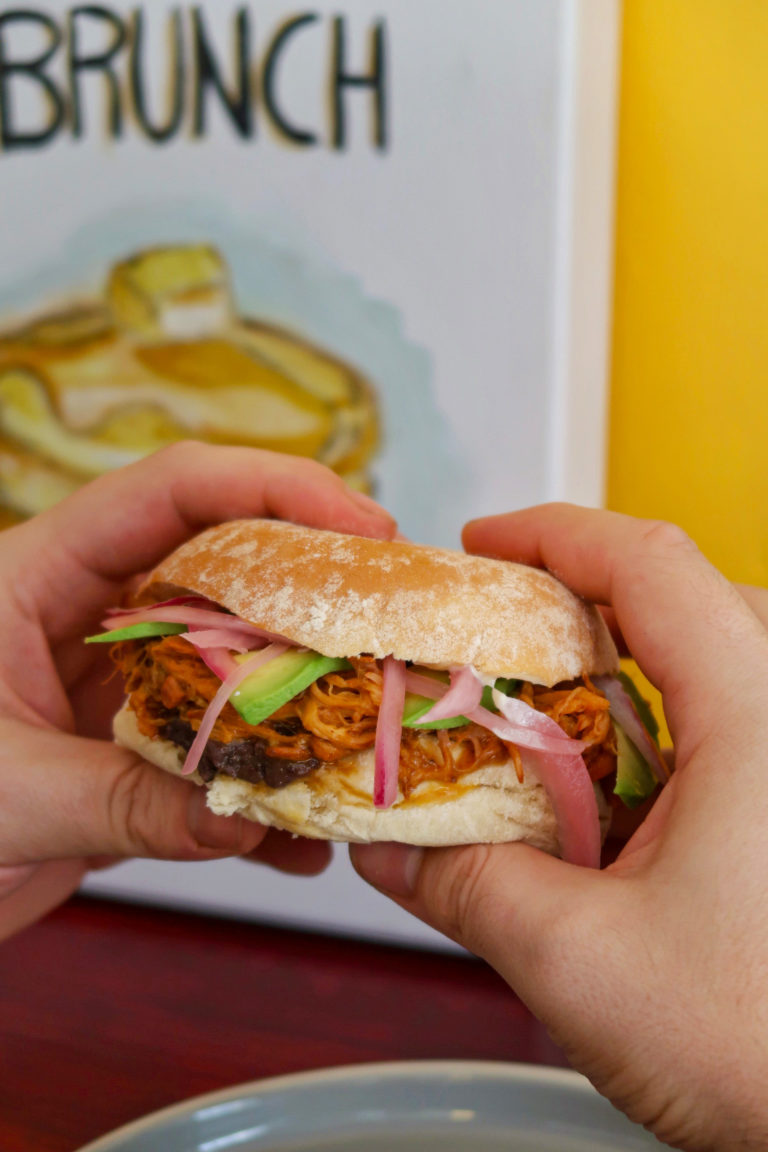 santo-brunch-orizaba-hamburguesa-platillos