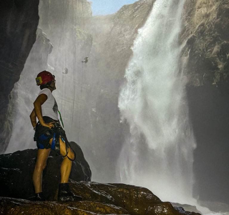 Sótano del Popócatl: sororidad, cuerdas y una cascada