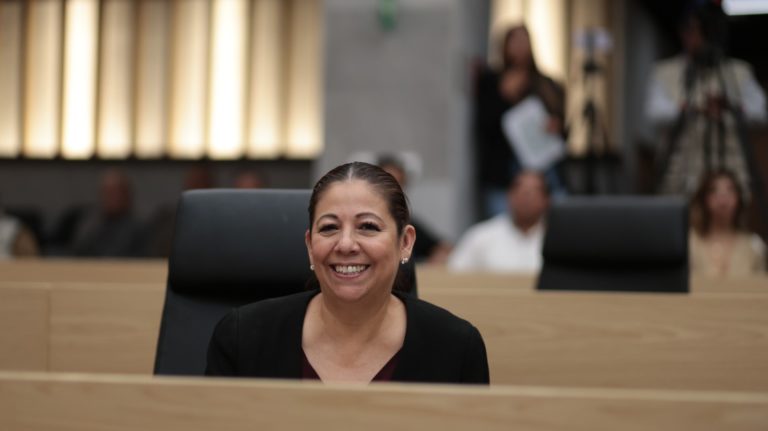 Avala Congreso iniciativa para reconocer a docentes de educación inicial e indígena