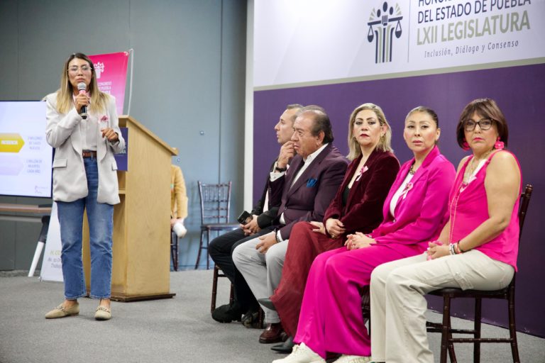 Realiza Congreso plática de concientización sobre el cáncer de mama