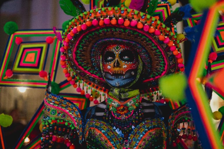 Altares, surf y cultura: así vive Nayarit el Día de Muertos