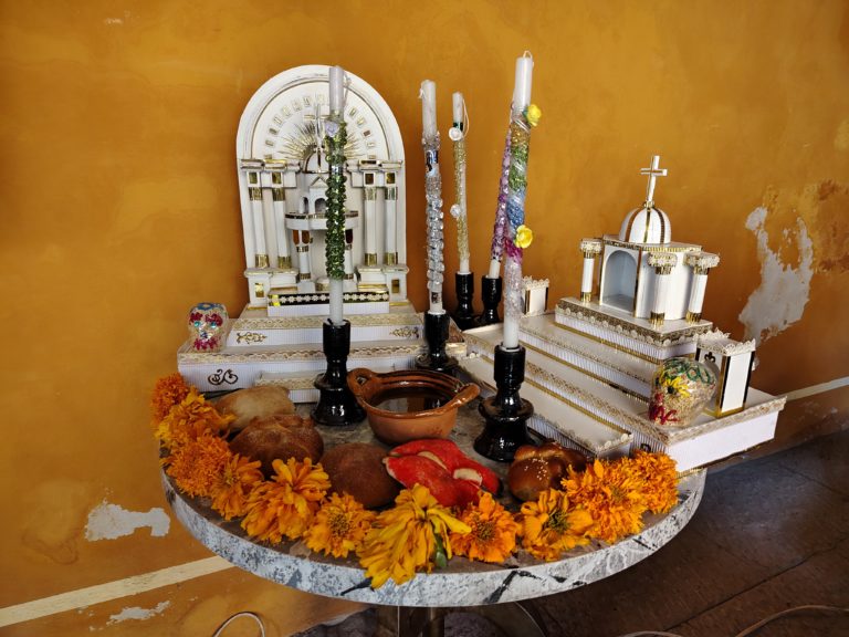 Celebra el Día de Muertos en Tochimilco: chocolate, velas y más