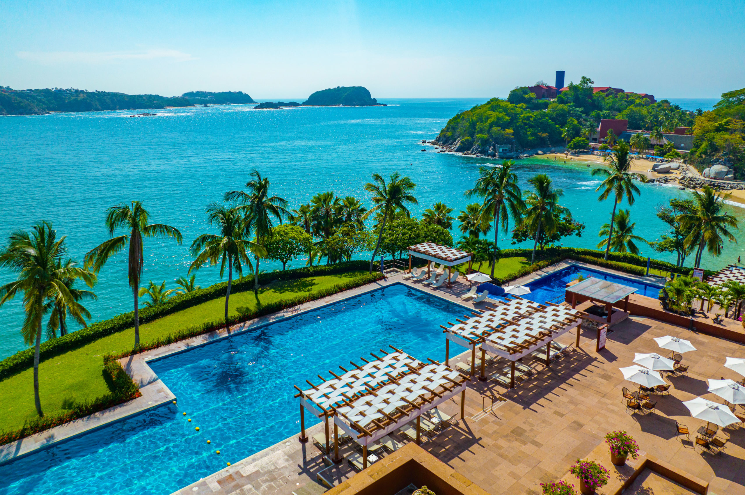 alberca principal las brisas huatulco