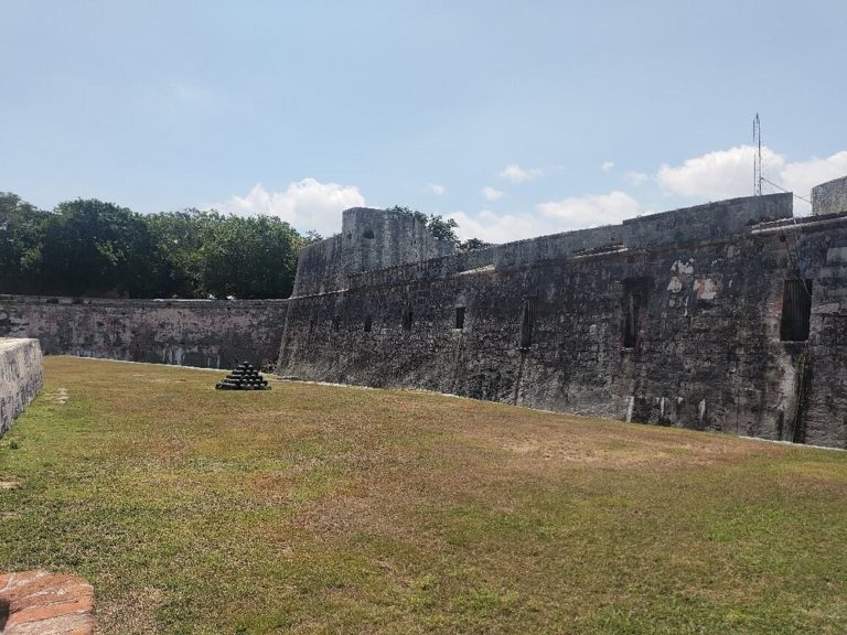 cuba-la-habana-castillo-muro