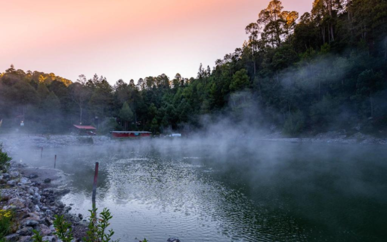 Laguna Larga: enamórate de sus aguas termales y senderos verdes
