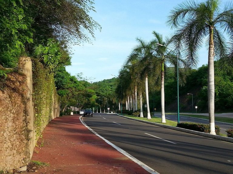 ruta-bicicleta-en-ixtapa-zihuatanejo