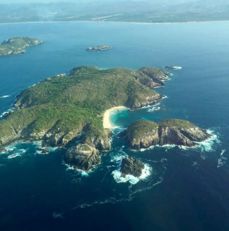 Descubre Isla Cocinas, un rincón virgen de Costalegre