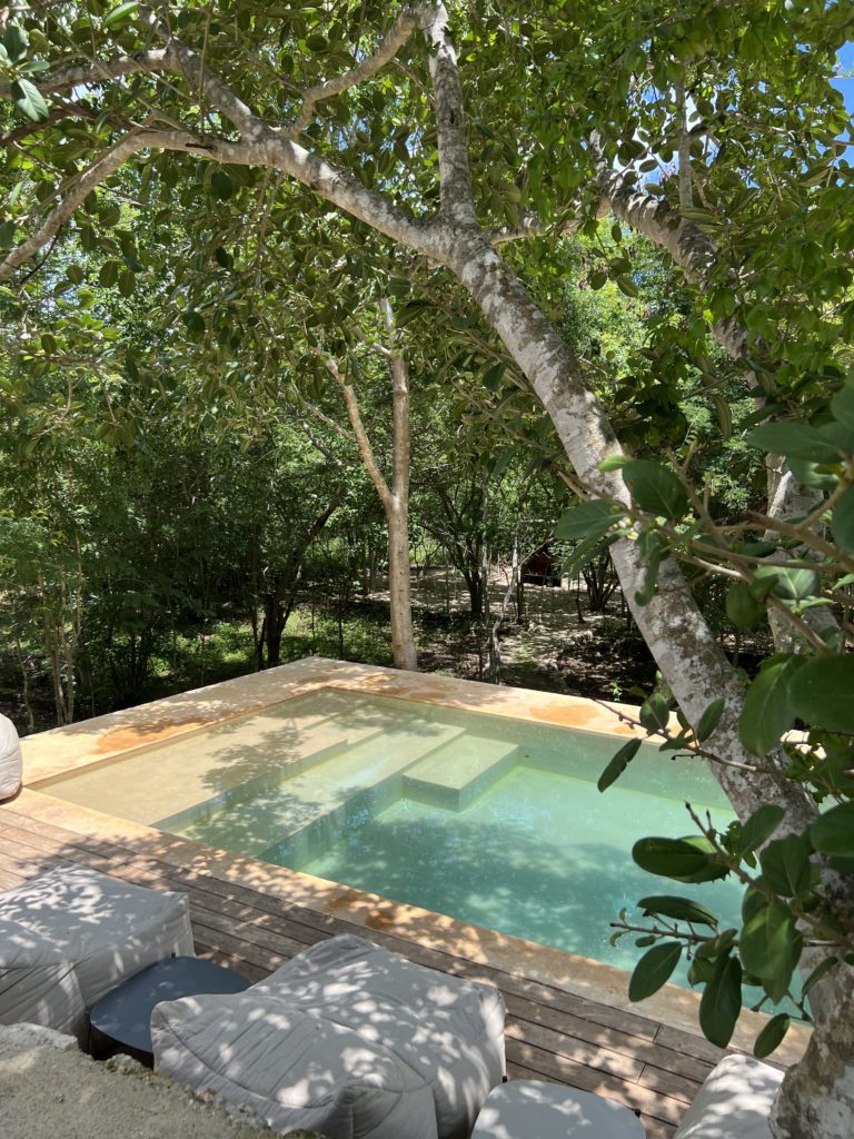 yucatán-más-allá-de-Mérida-alberca